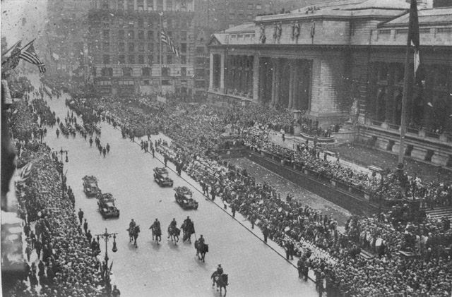 Celebrations in New York: the crew of the Bremen make history in 1928