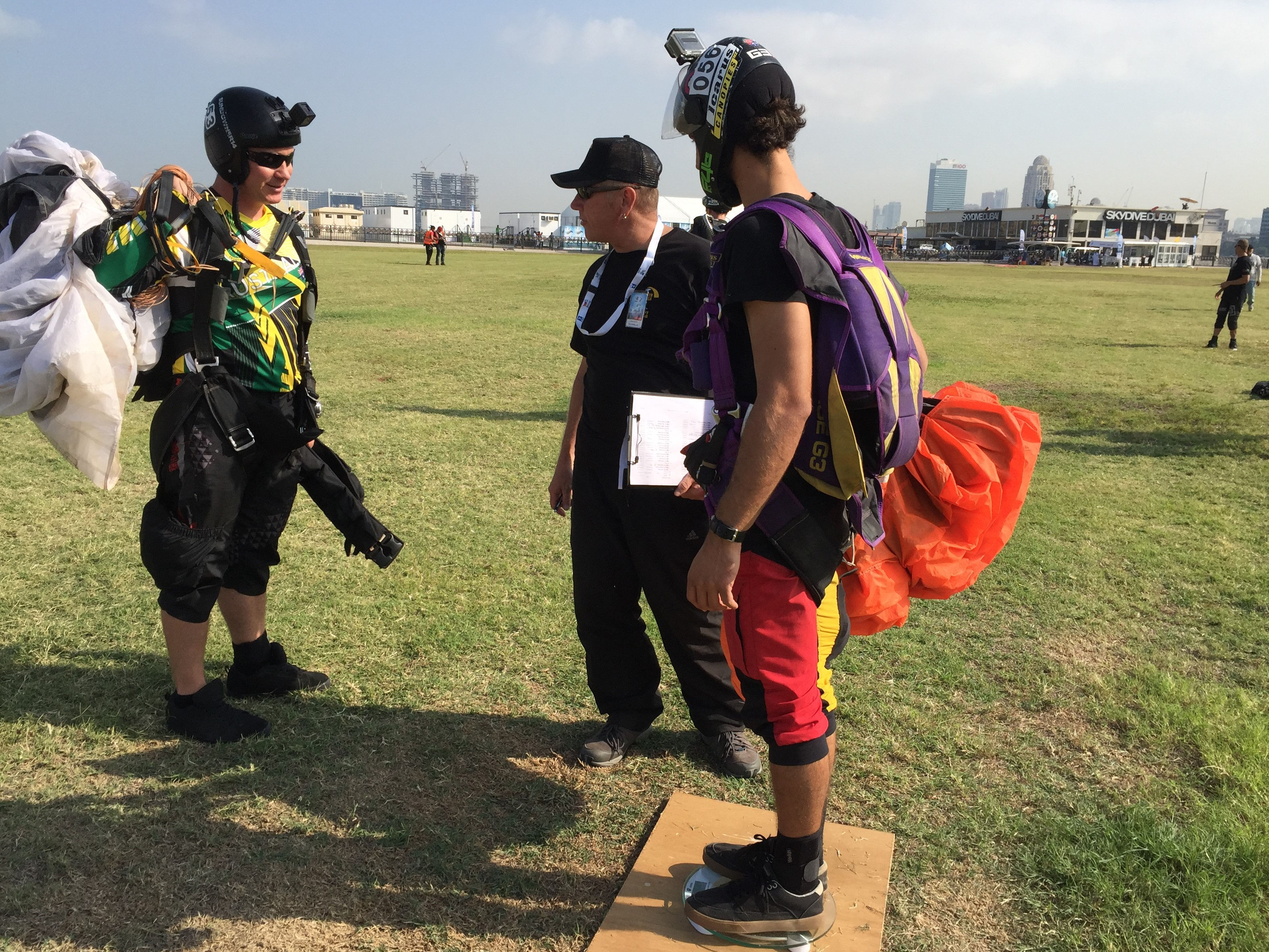 FAI Conitroller discussing weight WCCP 2017 Dubai FAI Controller discussing weight
